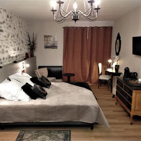 Les Terres D'aramis: Maison D'hotes A בית הארחה Aramits